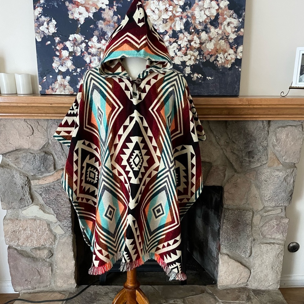 Alpaca blended Unisex Poncho with Geometric Design